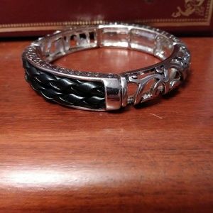 Bangle bracelet